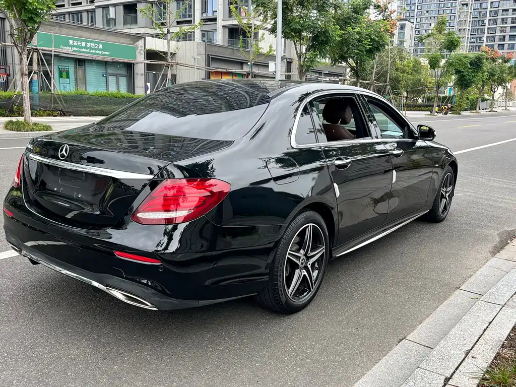 Mercedes-Benz E-Class — миниатюра 21