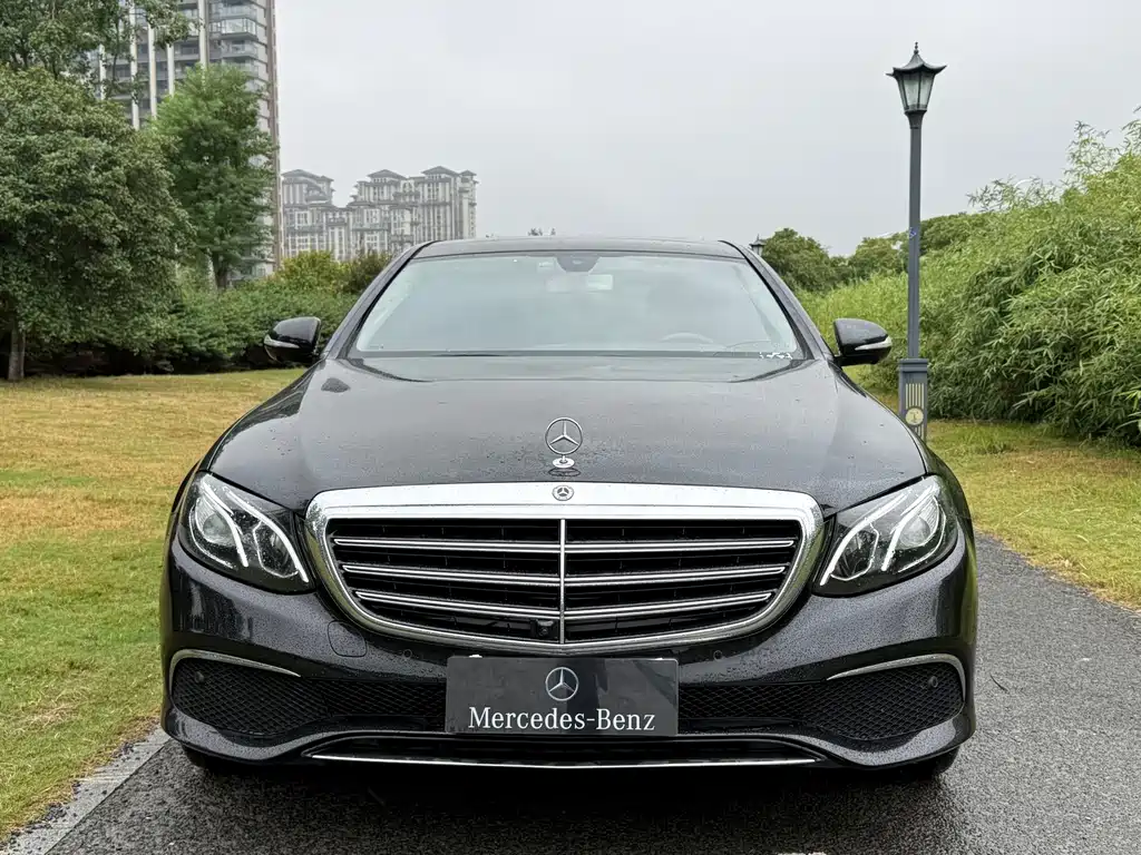 Mercedes-Benz E-Class — миниатюра 2