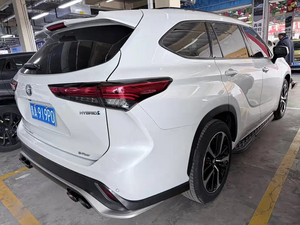 Toyota Crown Kluger — миниатюра 19