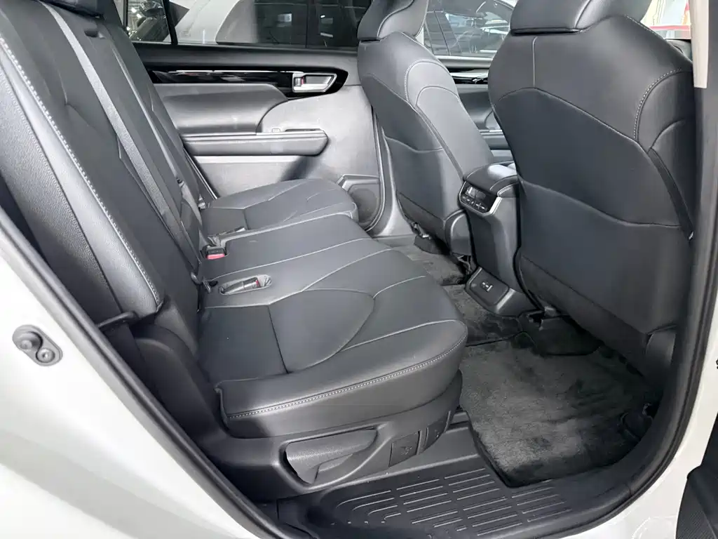 Toyota Highlander — миниатюра 13