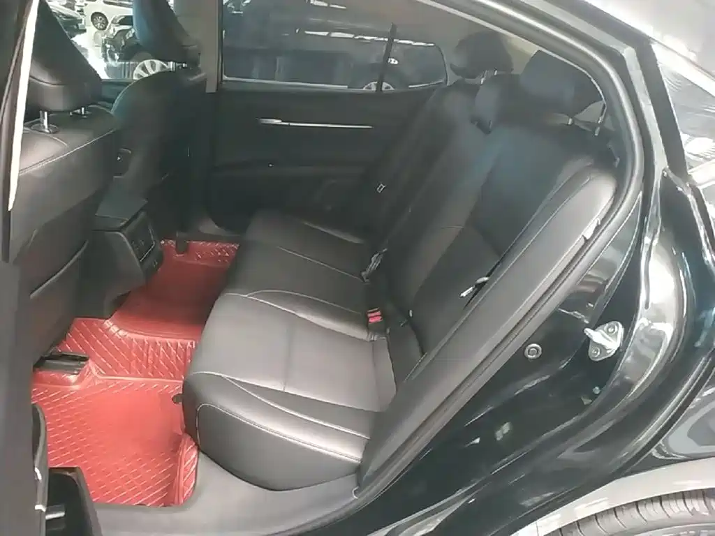 Toyota Camry — миниатюра 17