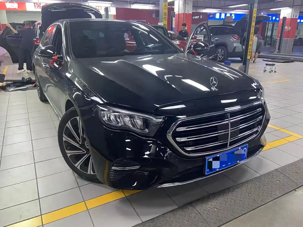 Mercedes-Benz E-Class — миниатюра 3