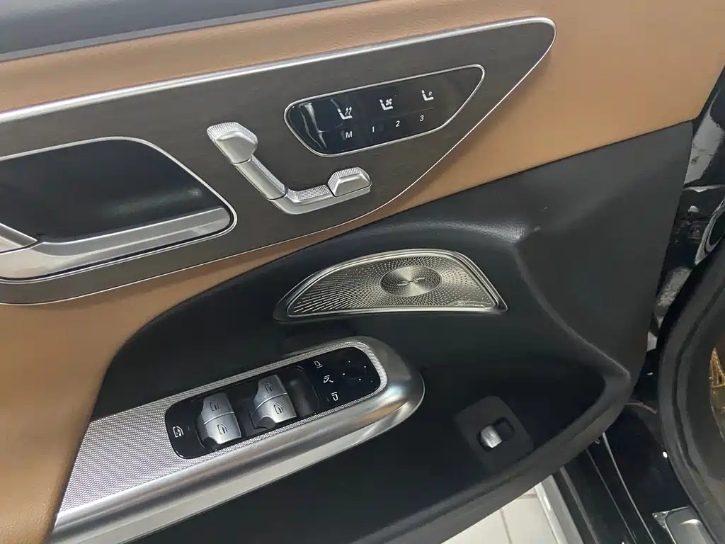 Mercedes-Benz E-Class — миниатюра 4