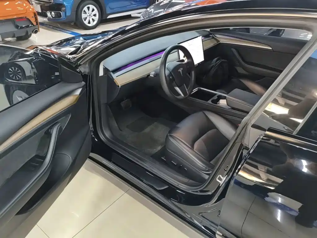 Tesla Model 3 — миниатюра 16