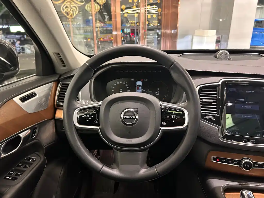 VOLVO XC90 PLUG IN HYBRID