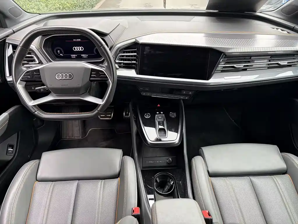 AUDI Q4 E TRON