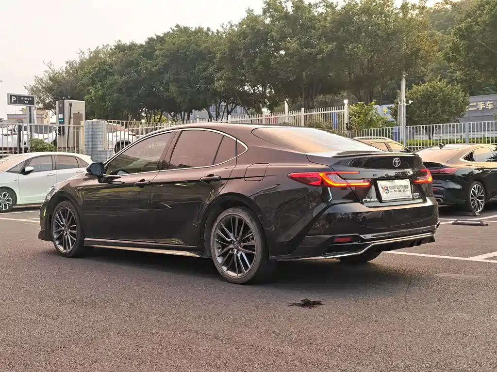 Toyota Camry — миниатюра 4