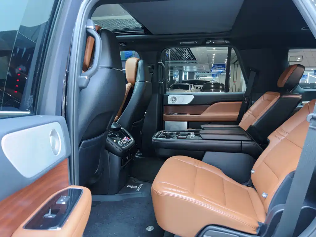 Lincoln Navigator — миниатюра 12