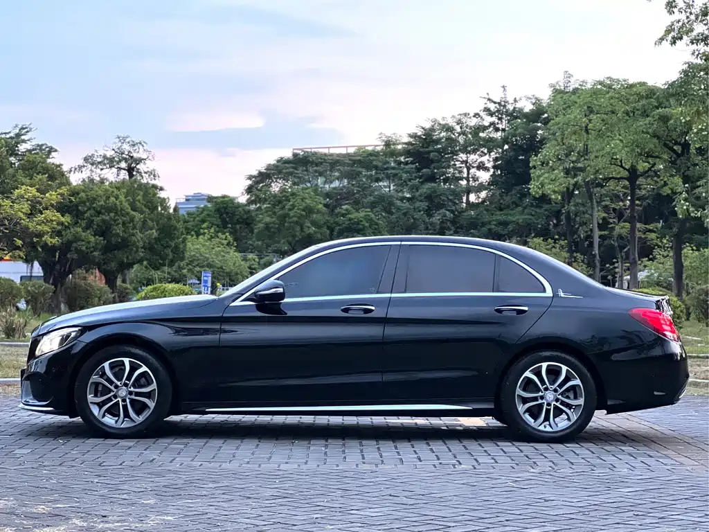 Mercedes-Benz C-Class — миниатюра 7