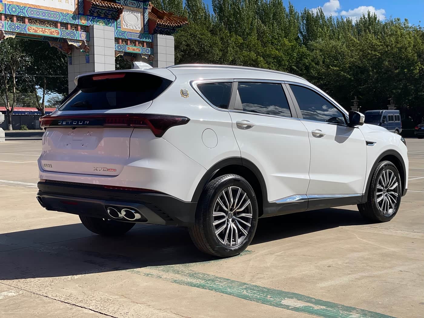 Jetour Jetour X70 PLUS 1.5 л 2023 г. Белый, пробег 13799 км