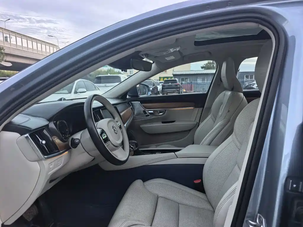 Volvo S90 — миниатюра 4