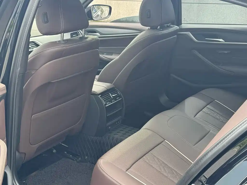 BMW 5 Series — миниатюра 14