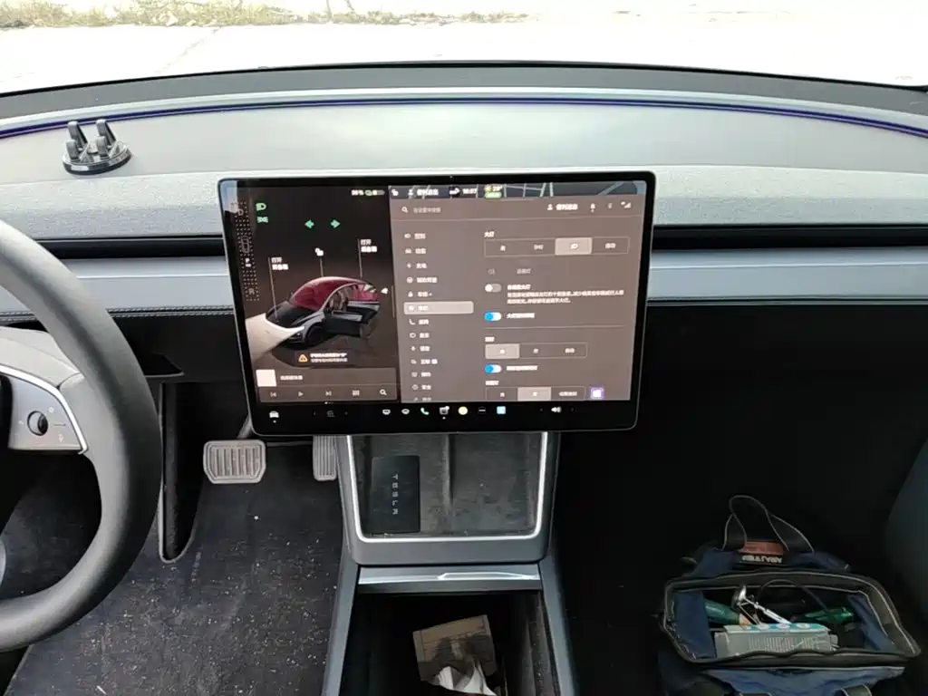 Tesla Model Y — миниатюра 13