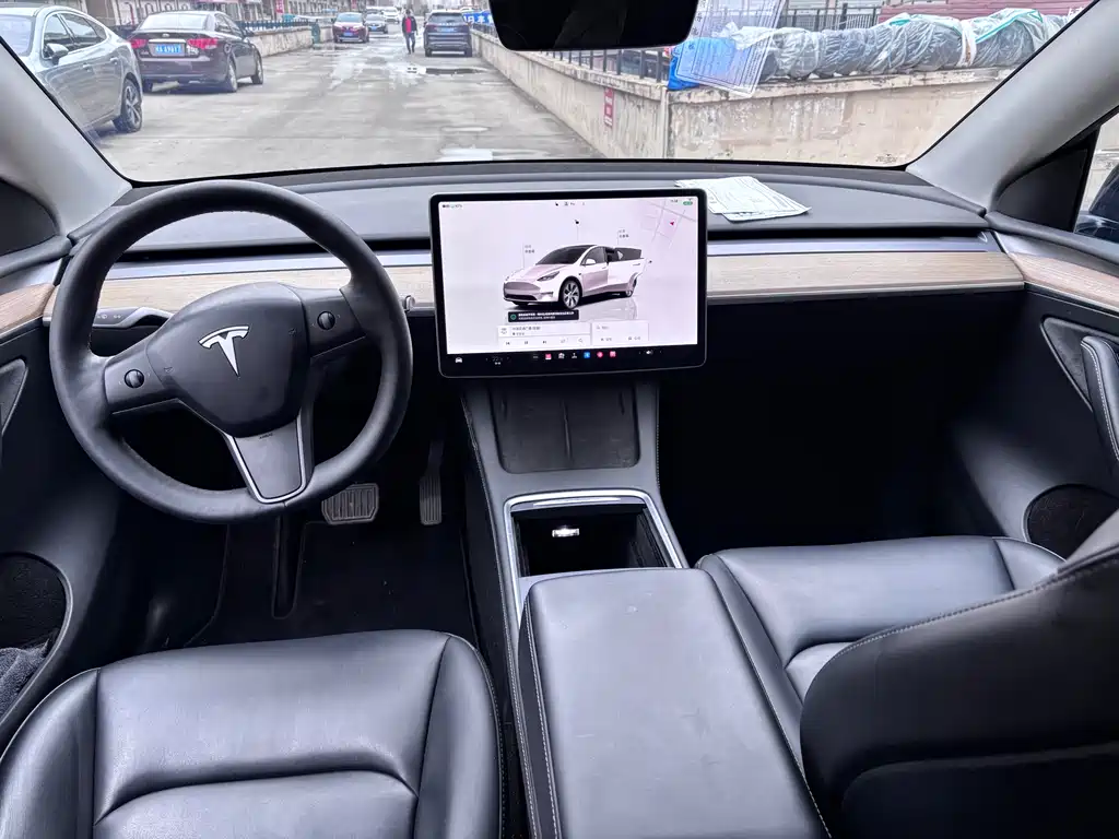 TESLA MODEL Y