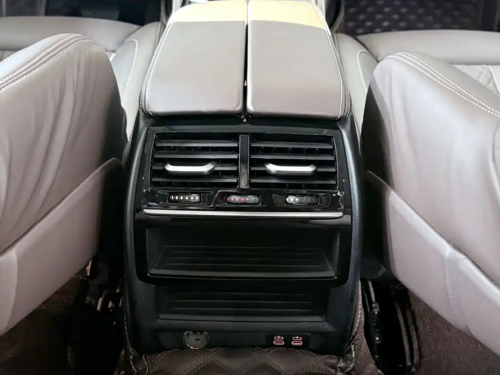 BMW 5 Series New Energy — миниатюра 22