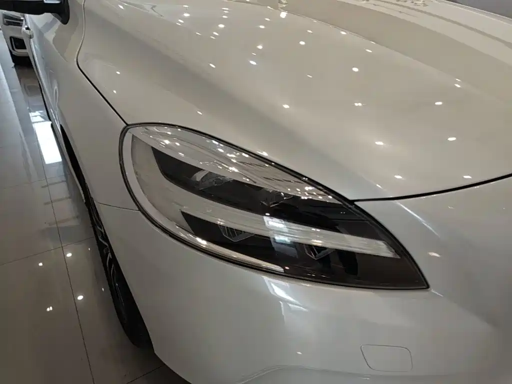 Volvo V40 — миниатюра 11