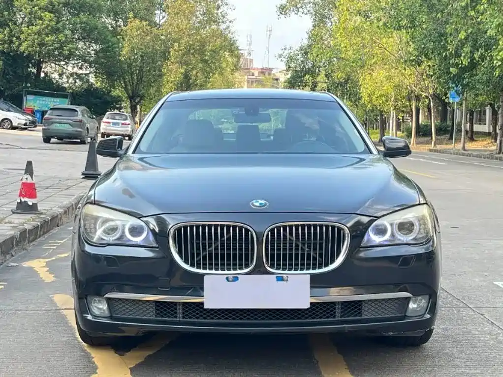 BMW 7 Series — миниатюра 2