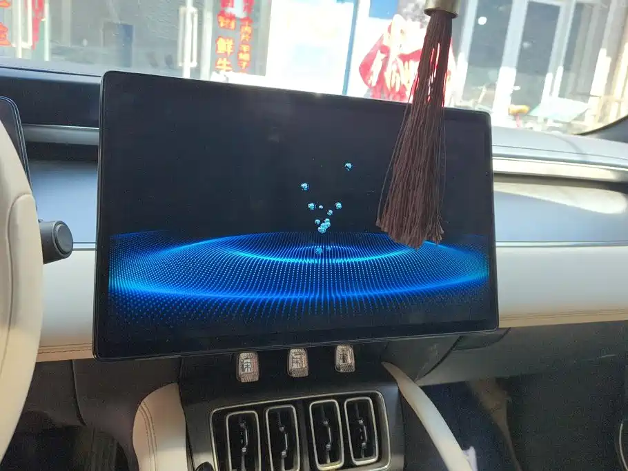 BYD L EV — миниатюра 13