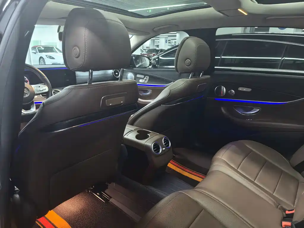 Mercedes-Benz E-Class — миниатюра 8