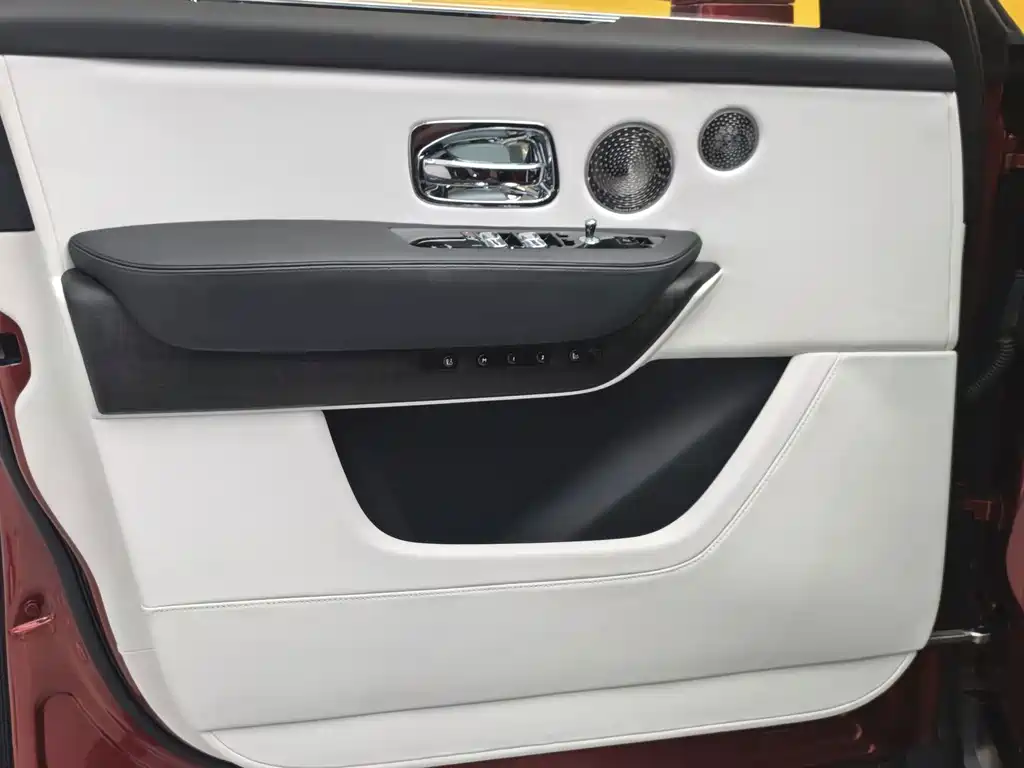 Rolls-Royce Cullinan — миниатюра 26