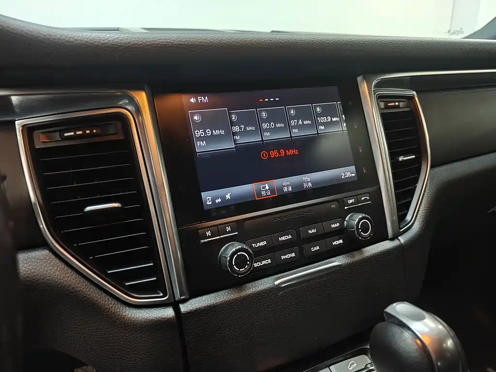 Porsche Macan — миниатюра 15