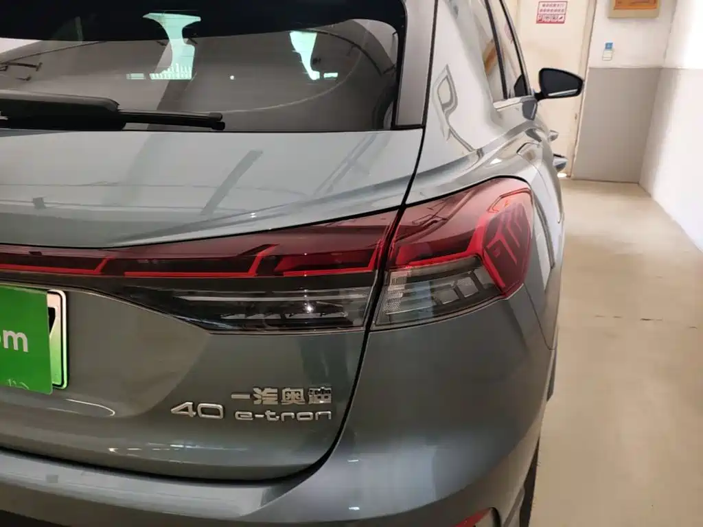 Audi Q4 e-tron — миниатюра 8