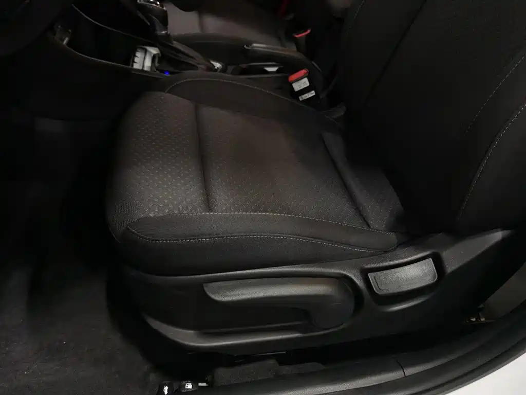 Hyundai Elantra — миниатюра 20