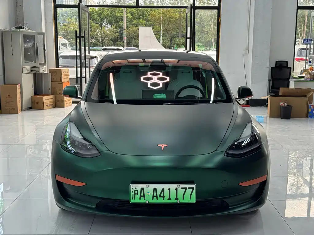Tesla Model 3 — миниатюра 2