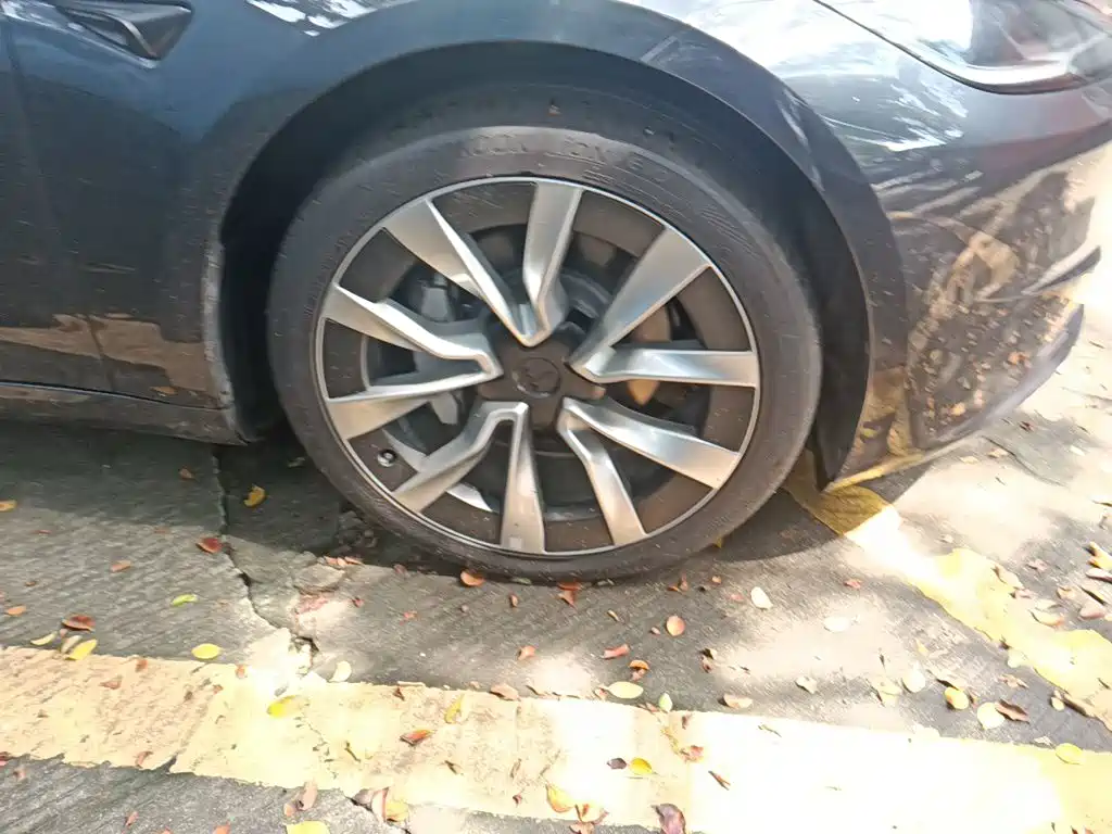 Tesla Model 3 — миниатюра 8