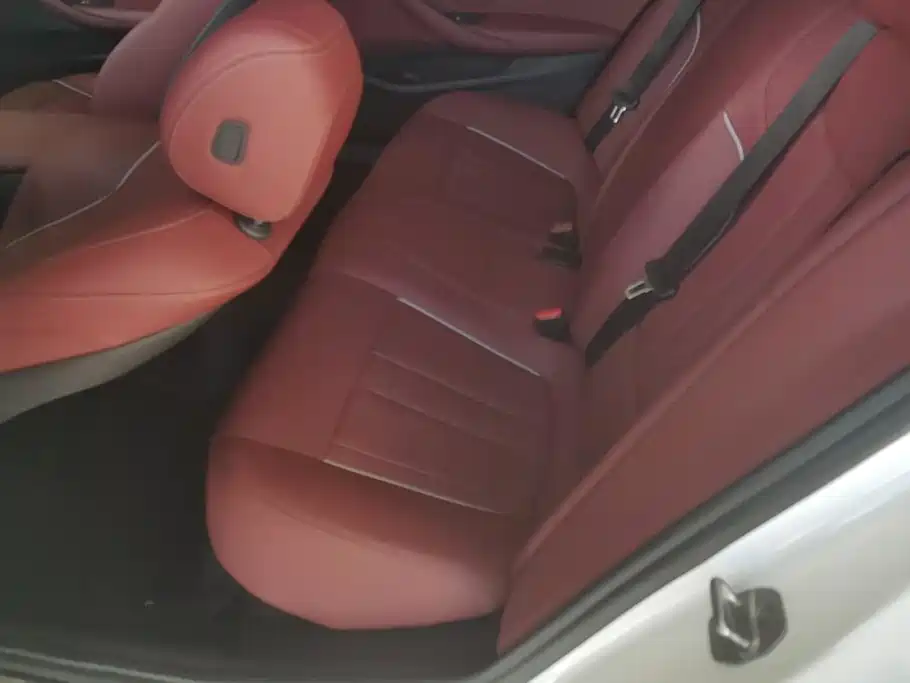 BMW 5 Series — миниатюра 11