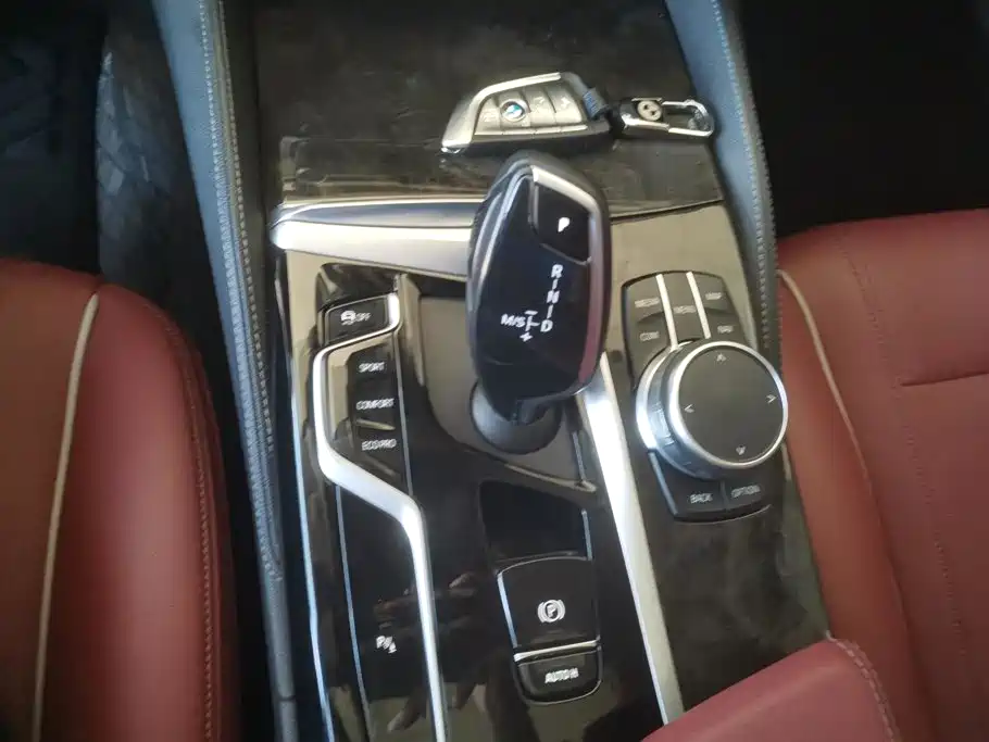BMW 5 Series — миниатюра 16