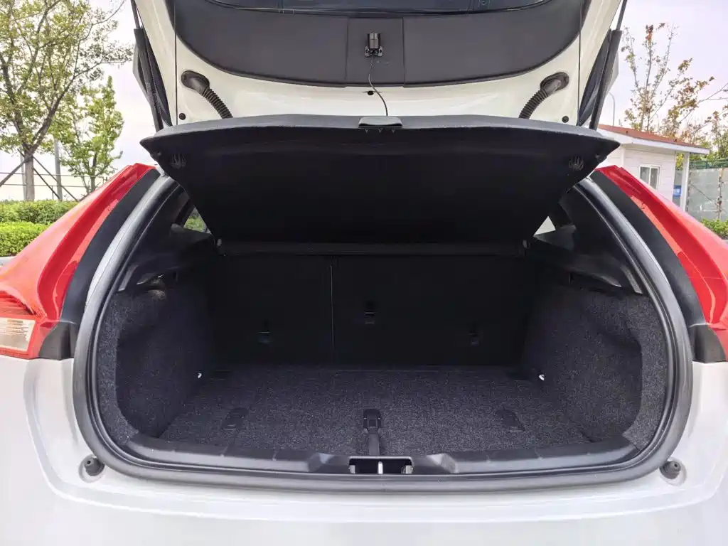 Volvo V40 — миниатюра 16
