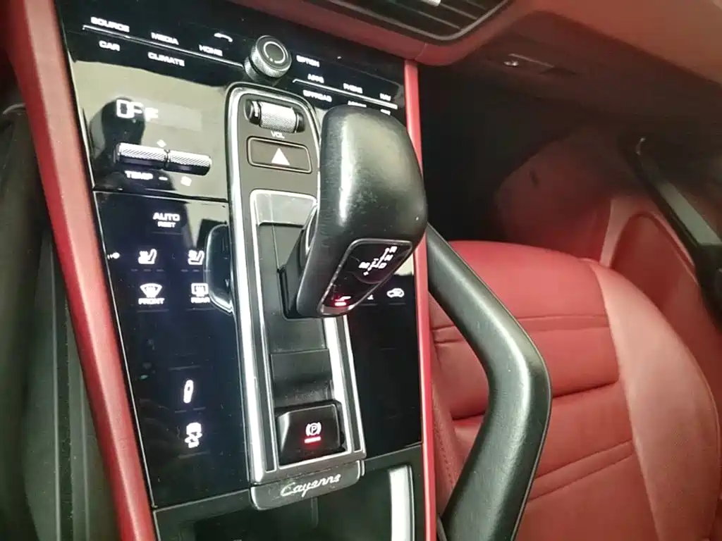 Porsche Cayenne — миниатюра 19