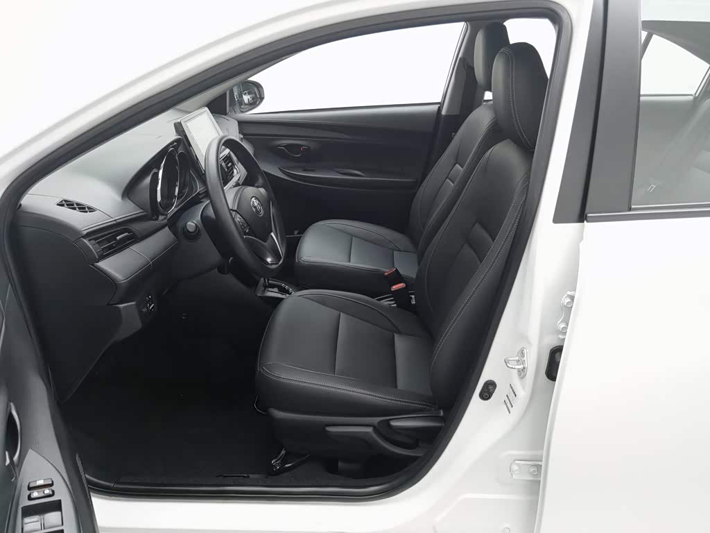 Toyota Vios 1.5 л 2022 г. Белый, пробег 33400 км