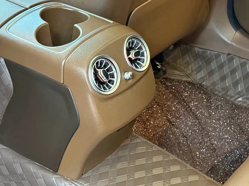 Mercedes-Benz E-Class — миниатюра 12