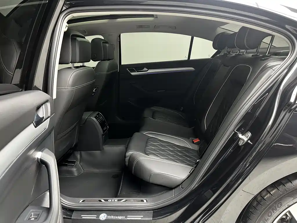 VOLKSWAGEN MAGOTAN GTE PLUG IN HYBRID