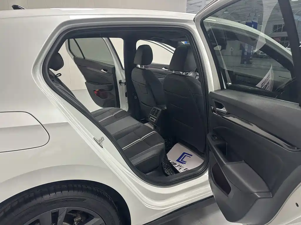 Volkswagen Golf — миниатюра 14