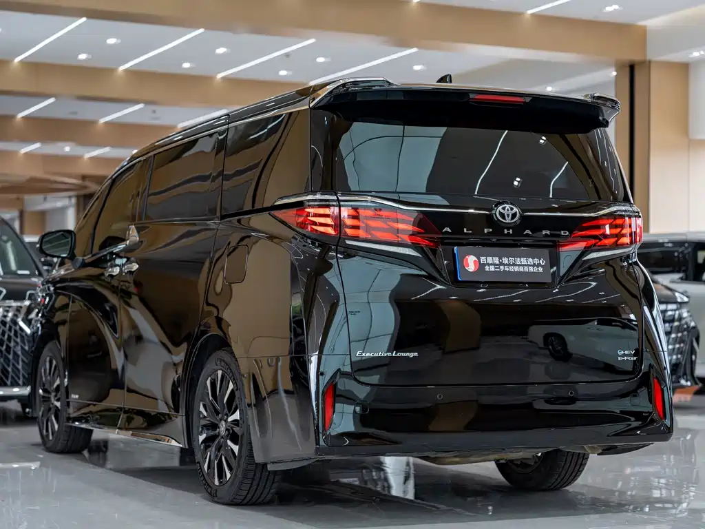 Toyota Alphard — миниатюра 11