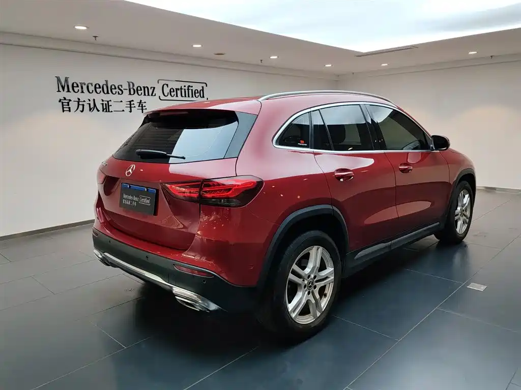 MERCEDES-BENZ  GLA