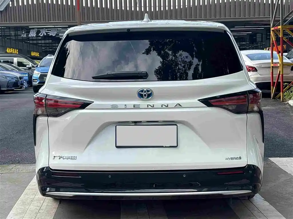 Toyota Sienna — миниатюра 6