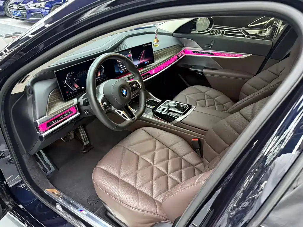 BMW 7 Series — миниатюра 5