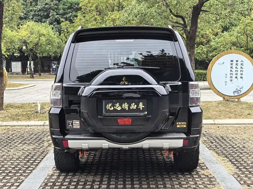 Mitsubishi Pajero (Import) — миниатюра 8