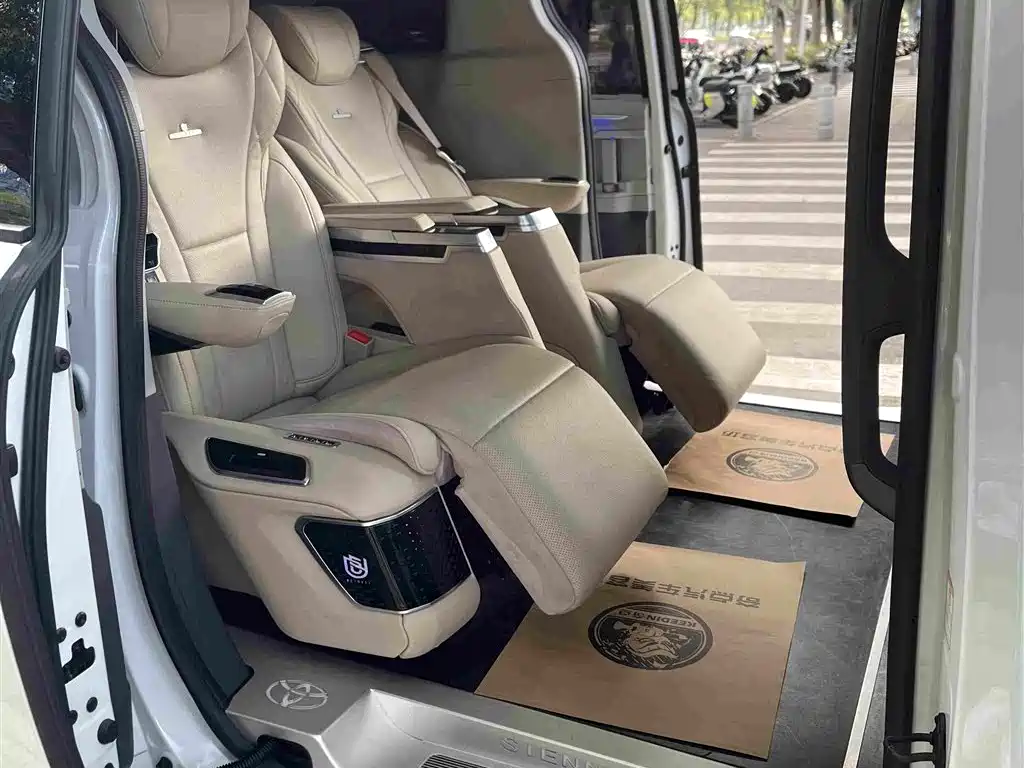 Toyota Sienna — миниатюра 22
