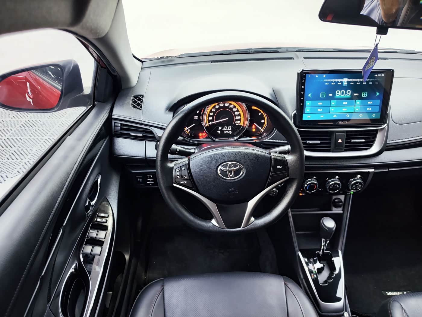 Toyota YARiS L Zhi Xuan 1.5 л 2022 г. красный/фиолетовый, пробег 33100 км