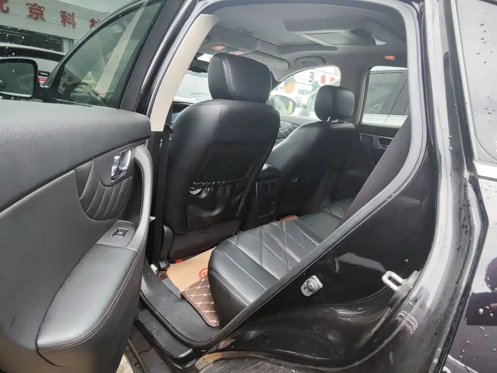 Infiniti FX — миниатюра 8
