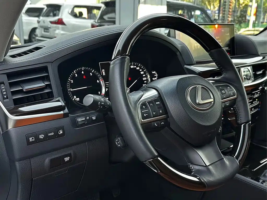 Lexus LX — миниатюра 19