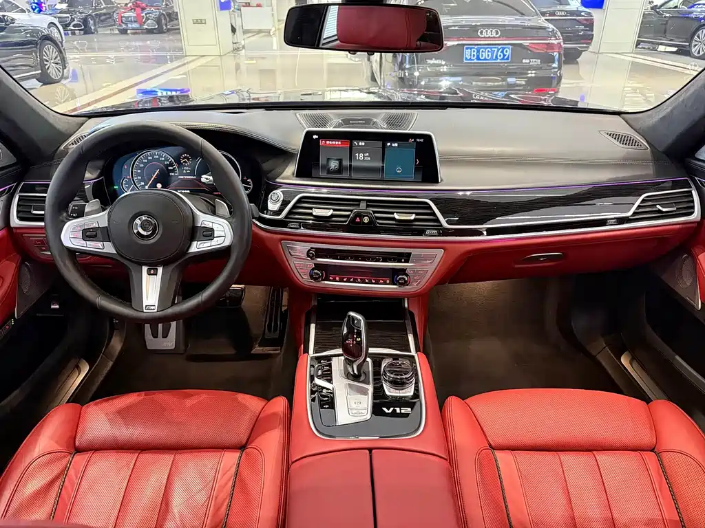BMW 7 Series — миниатюра 10