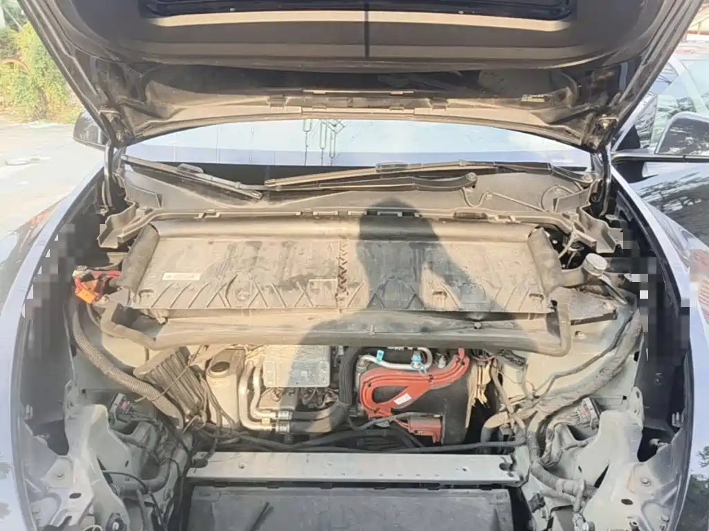 Tesla Model Y — миниатюра 25
