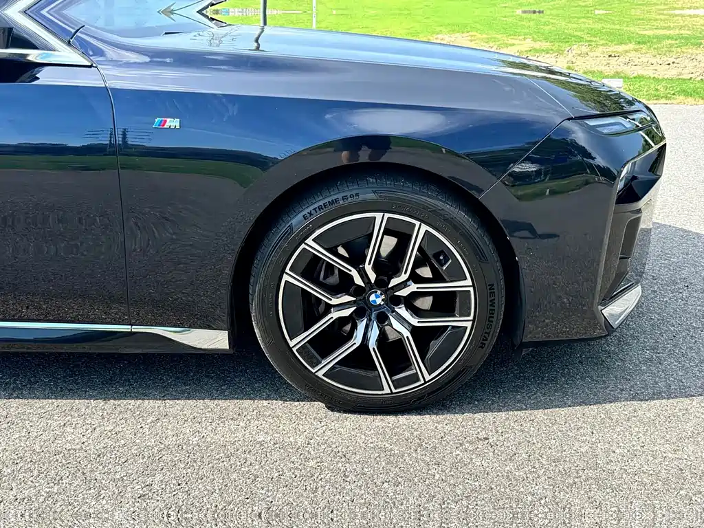 BMW 7 Series — миниатюра 7