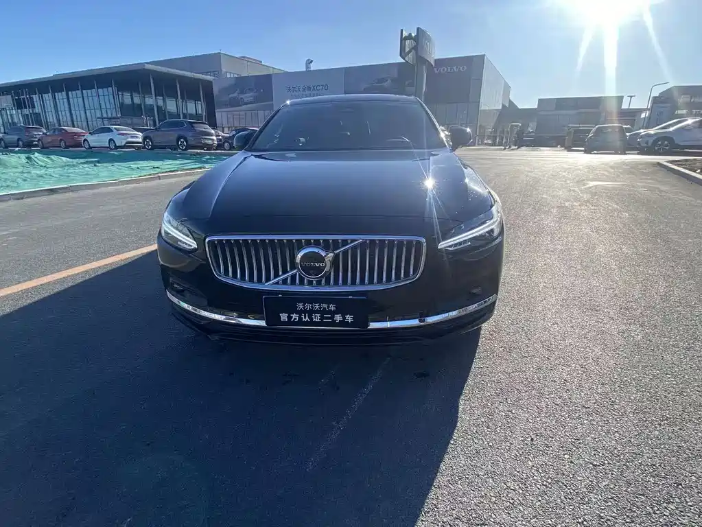 VOLVO S90